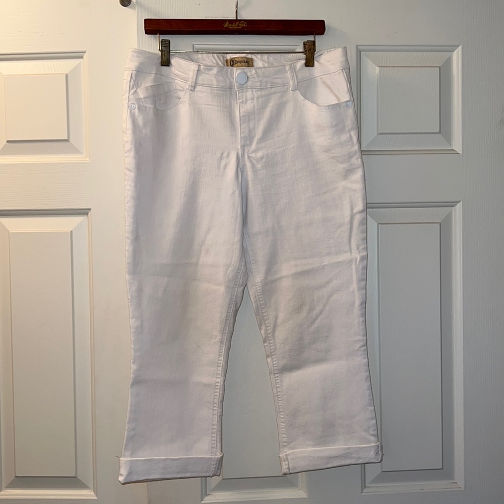 Democracy White Cropped Jeans